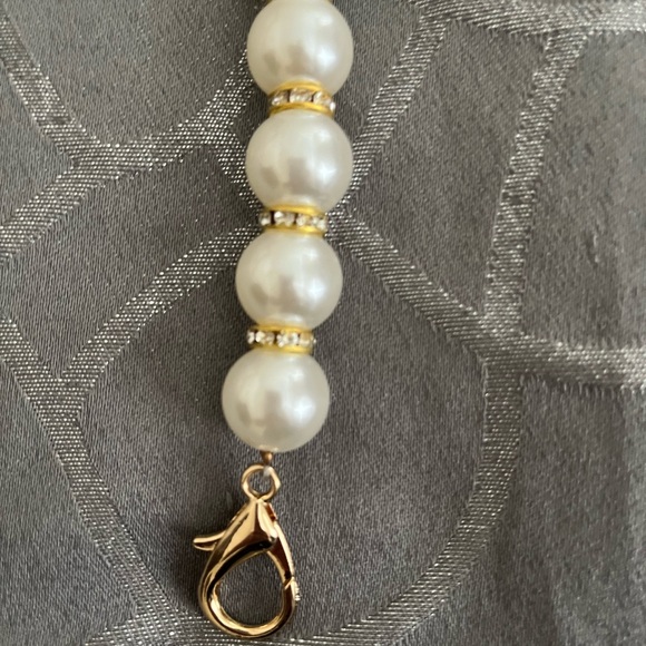 2) Pearl and Rhinestone strap for bag. Brand NEW in bag! NEVER USED‼️ Total of 2 - Picture 6 of 11